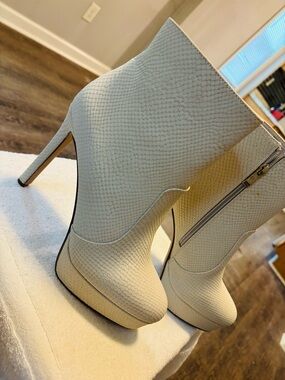 Brand New Ankle Boots By SHOE DAZZLE - Size 8.5 - Heel Height 5 Inches - Box 1B